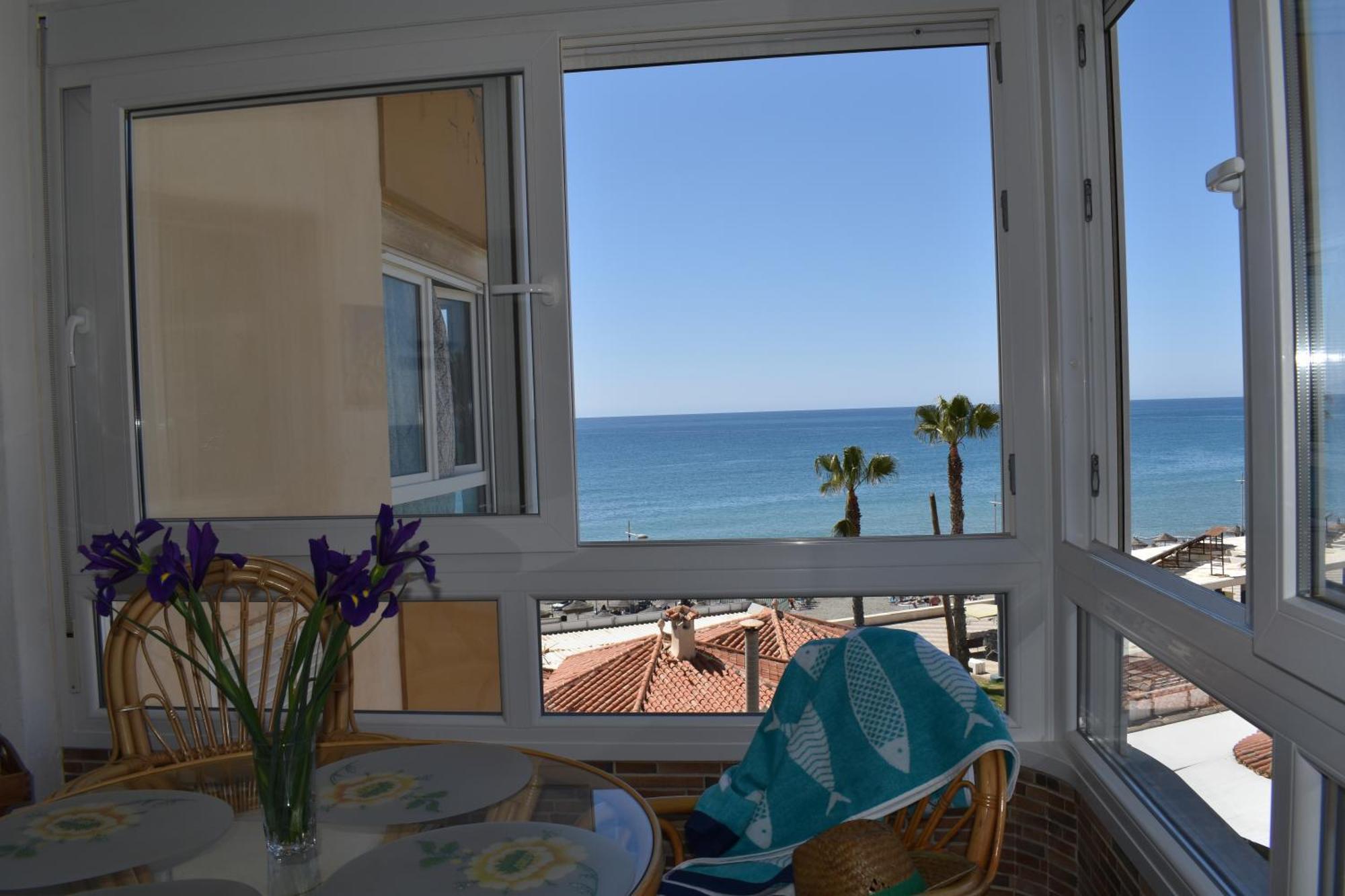 Апартаменты Fantastic Studio - Beachfront Торрокс-Коста Экстерьер фото