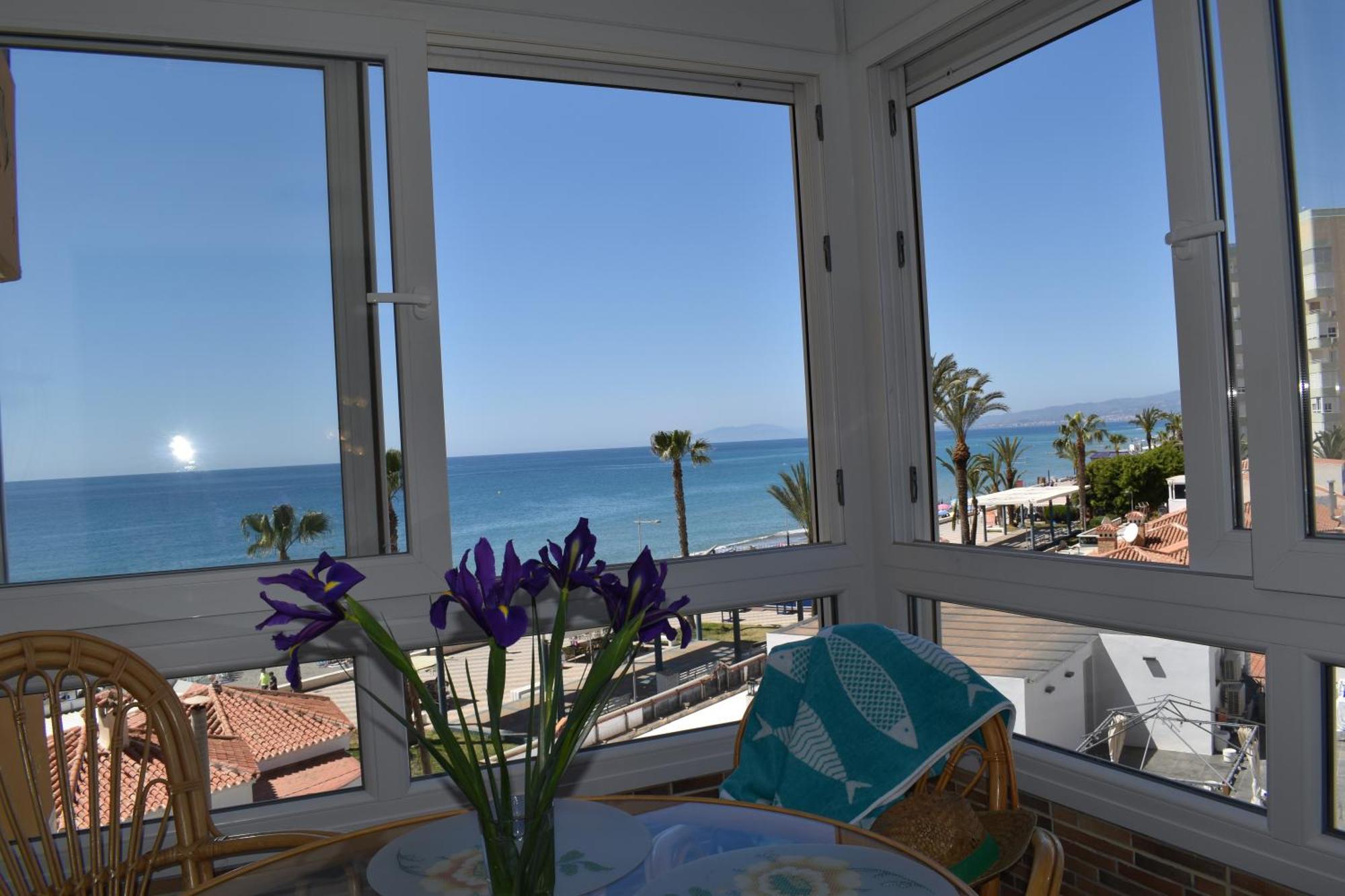 Апартаменты Fantastic Studio - Beachfront Торрокс-Коста Экстерьер фото