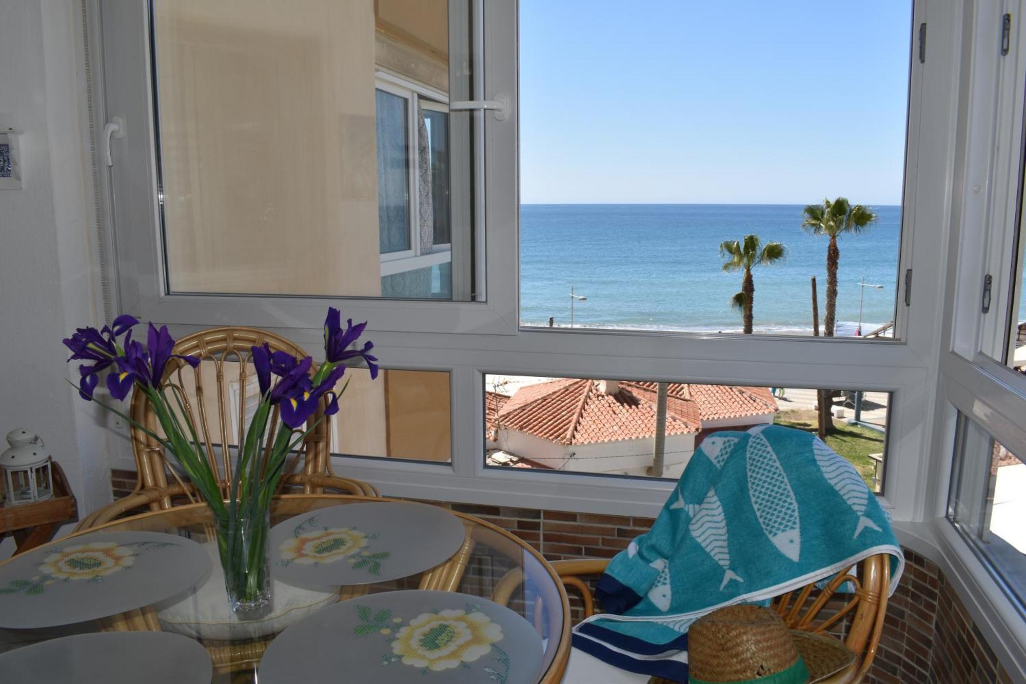 Апартаменты Fantastic Studio - Beachfront Торрокс-Коста Экстерьер фото