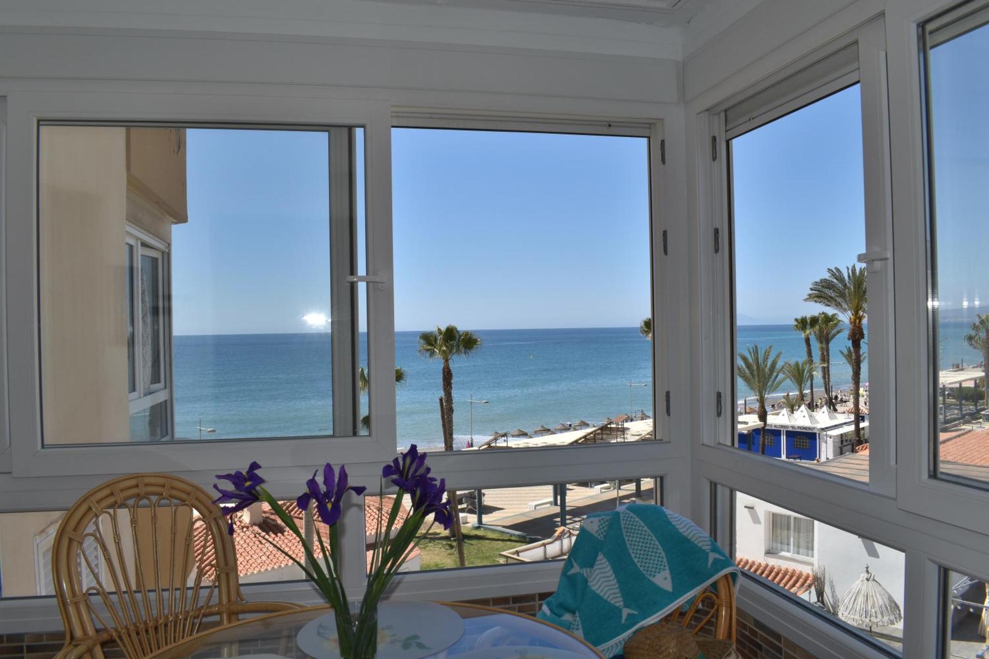 Апартаменты Fantastic Studio - Beachfront Торрокс-Коста Экстерьер фото